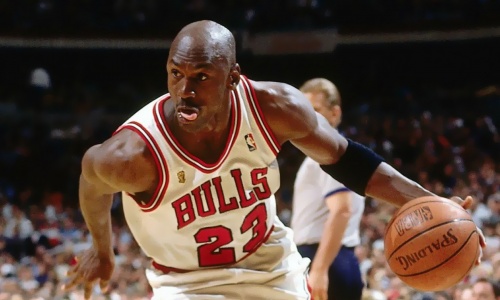 Un maillot de Michael Jordan vendu à 160,5 millions de Francs CFA