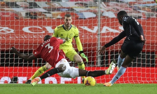 Un tacle sacrificiel, une victoire, la reconnaissance des siens, les éloges de son coach… Bailly démarre fort 2021