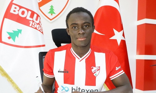 Une pépite Ivoirienne signe son 1er contrat professionnel en D2 Turque