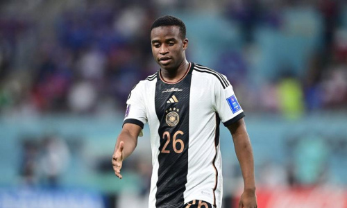 Victime d’insultes racistes, Youssoufa Moukoko crie son ras-le-bol