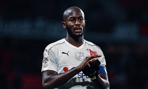 Victime de cris racistes, Prince-Désir Gouano (Amiens) répond avec classe