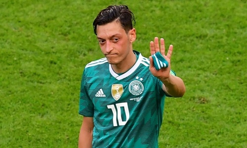 Vivement critiqué en Allemagne, Mesut Ozil claque la porte à la sélection