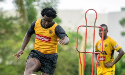 Wilfried Bony s'entraîne avec le Champion de Côte d’Ivoire