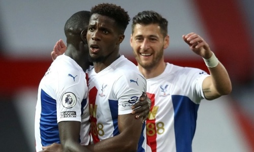 Zaha signe un doublé et punit United à Old Trafford